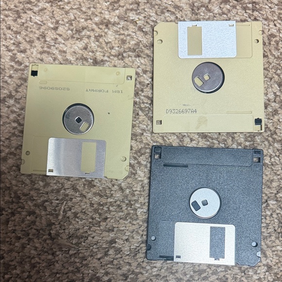 Vintage Floppy Disk Set - Beige and Black - Picture 3 of 4